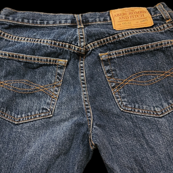 Abercrombie midrise straight leg cropped jeans. Size 4. - Picture 5 of 5